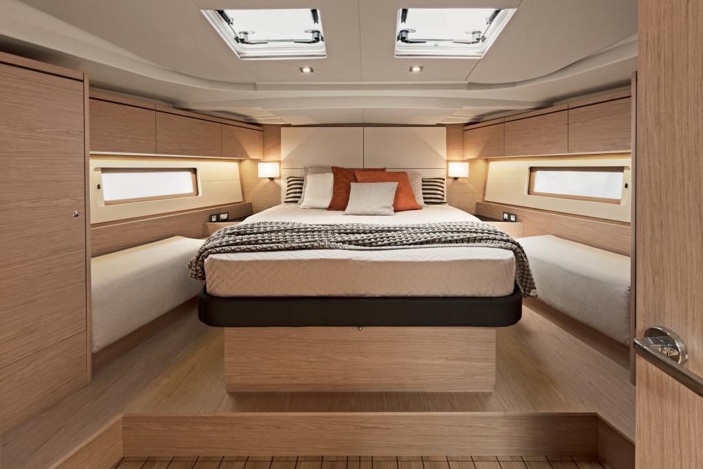 Beneteau Oceanis 51.1 Interior 