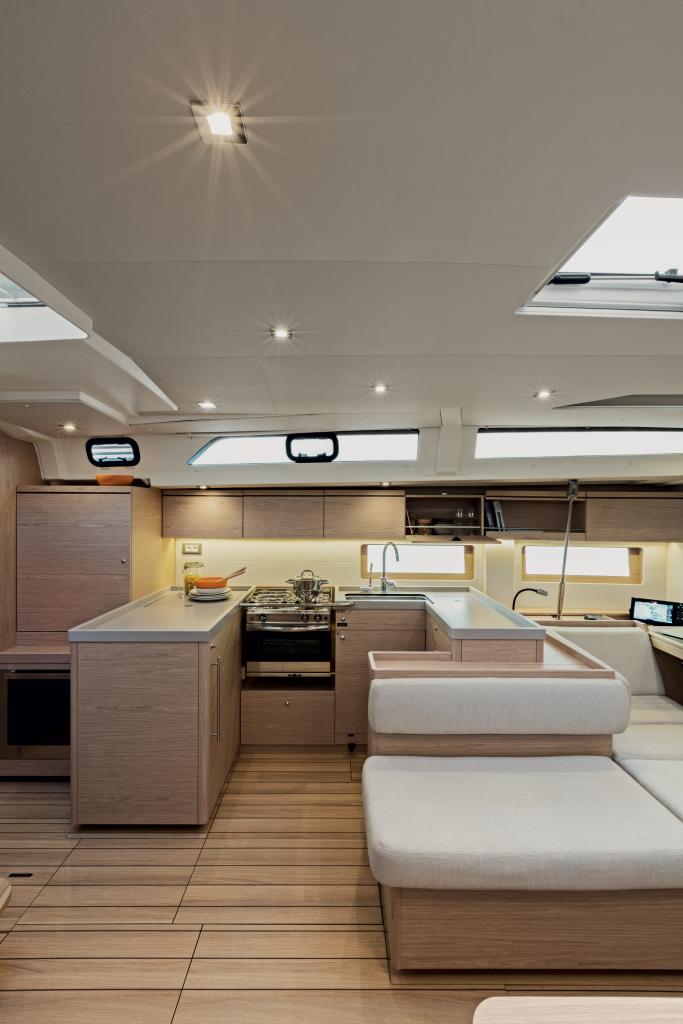Beneteau Oceanis 51.1 Interior 