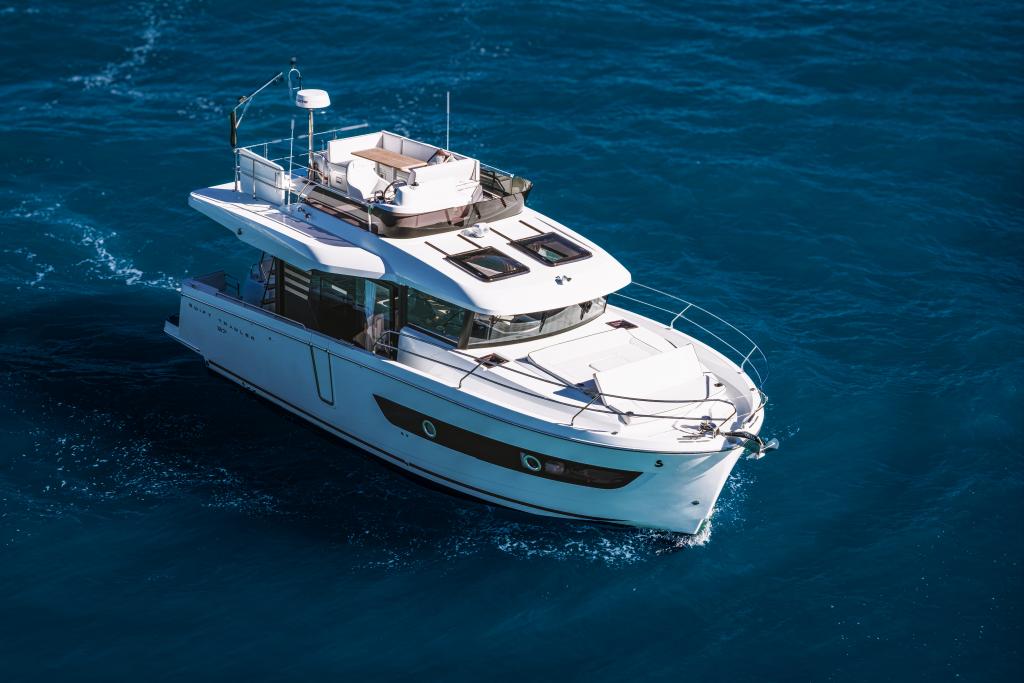 SWIFT TRAWLER 37 FLY - IMAGE - EXTERIOR