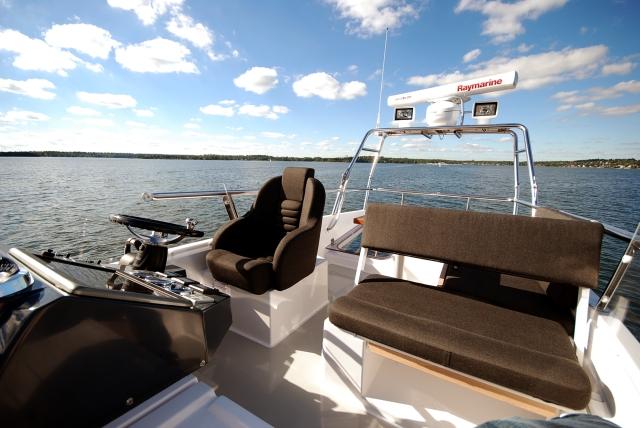 sargo-36-fly-flybridge-overzicht-stuurstoel.jpg