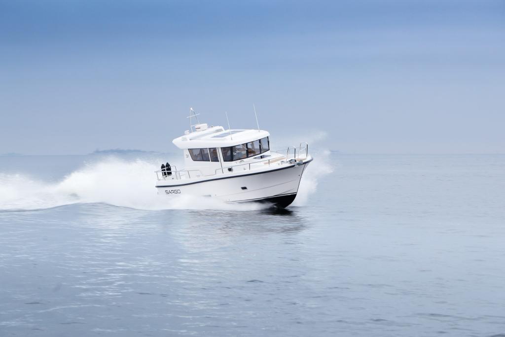 sargo-31-aft-on-open-water.jpg