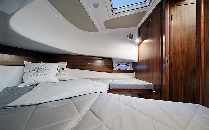 sargo-31-aft-front-cabin.jpg