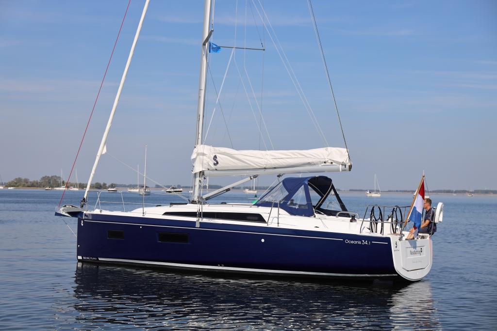 nova-yachting-beneteau-oceanis-34-1-grevelingenmeer-exterior-under-sail.jpg
