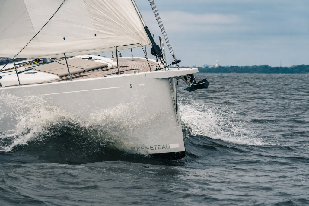 beneteau-oceanis-yacht-54-exterior-bow-detail-under-sail-06.jpg