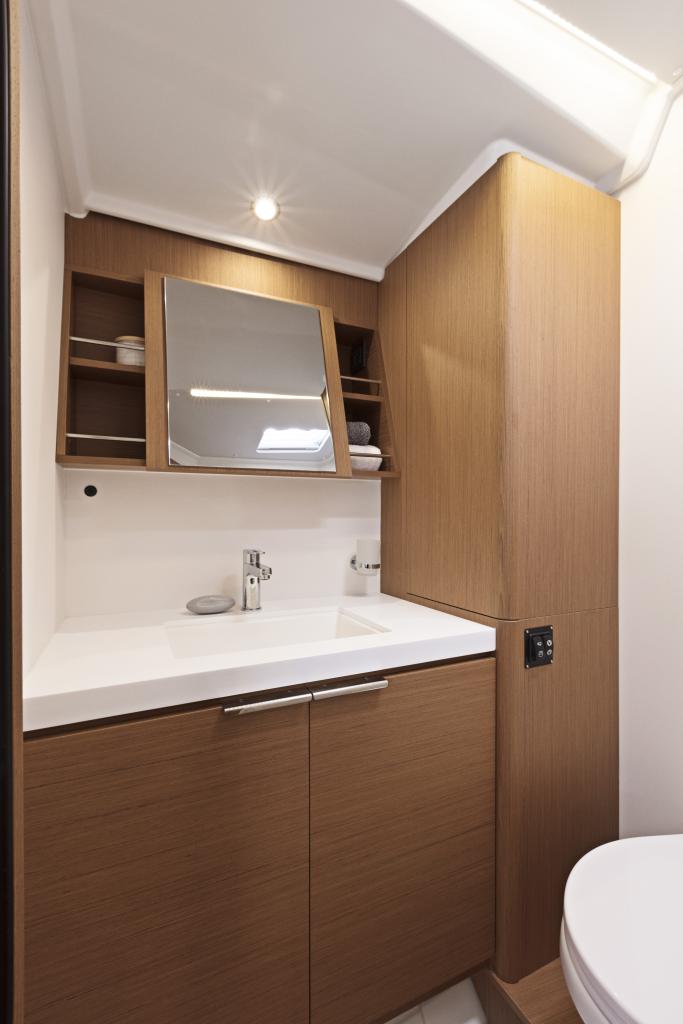 first_53_image_interior_bathroom_01.jpg