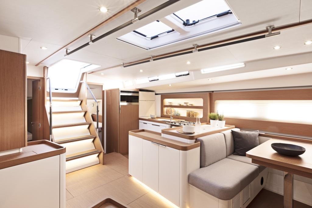 first_53_image_interior_saloon_04.jpg