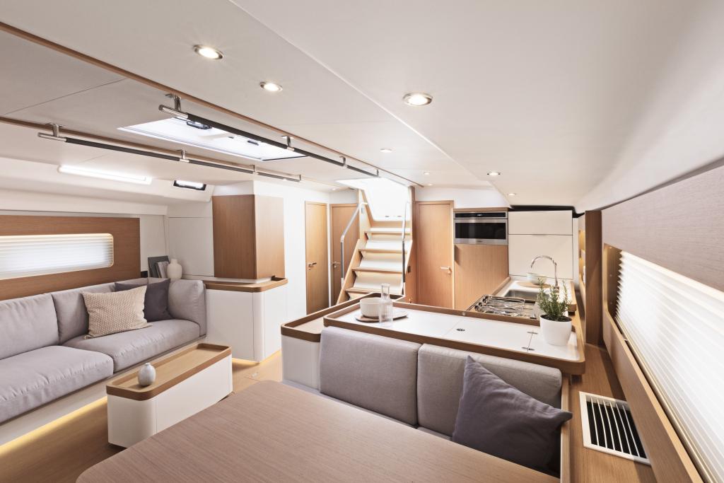 first_53_image_interior_saloon_03.jpg
