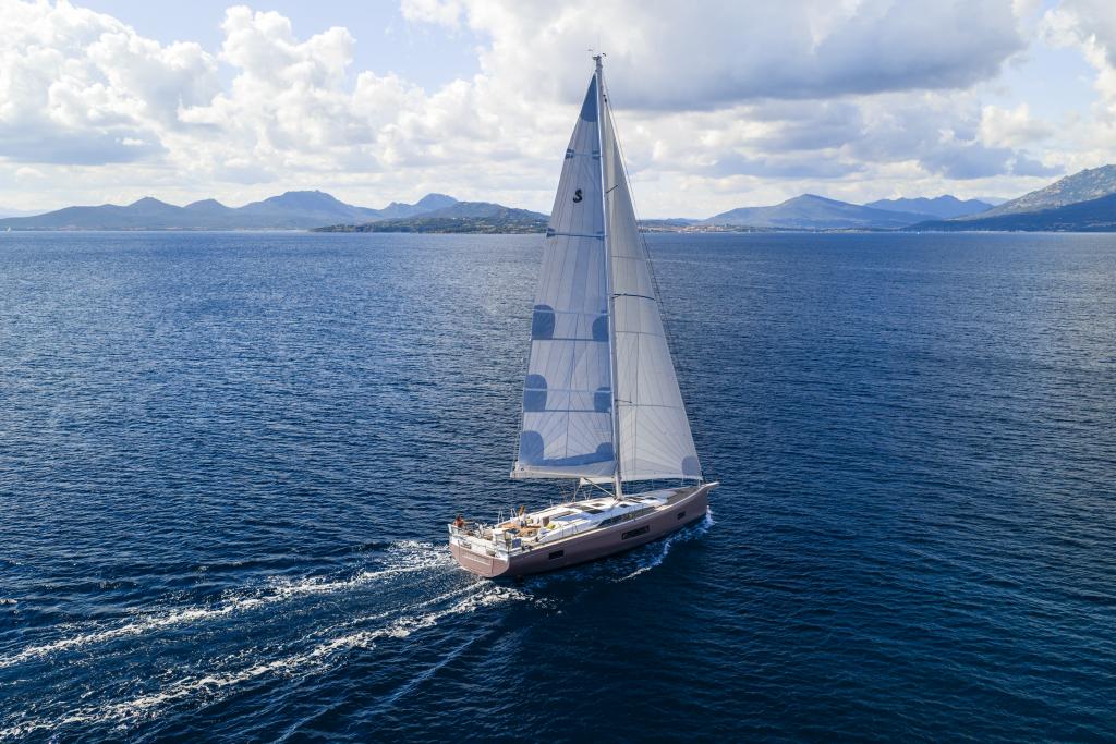 beneteau-oceanis-52-aerial-astern-sailing-04.jpg