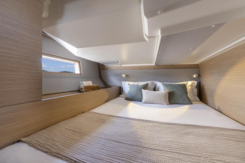 beneteau-oceanis-52-aft-cabin-interior.jpg