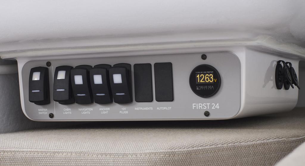 beneteau-first-24_interior_electrical-control-panel.jpg