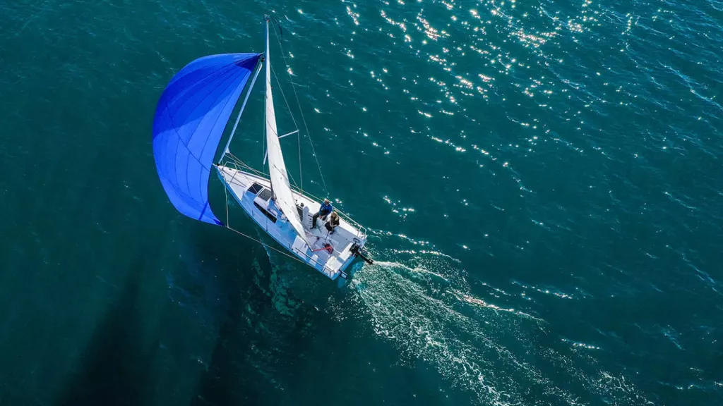 beneteau-first-24_exterior_sailing_aerial_spinnaker.jpg