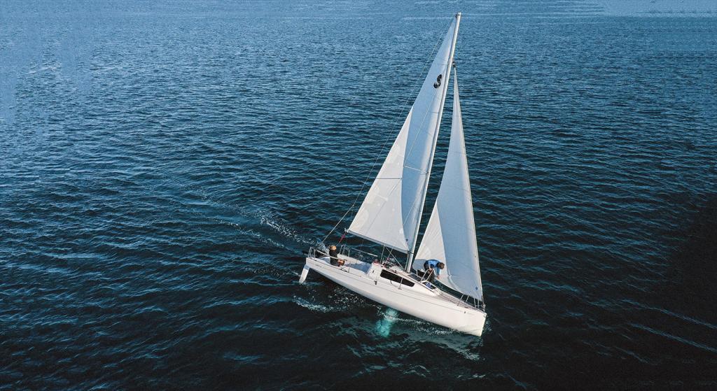 beneteau-first-24_exterior_sailing_aerial-view.jpg