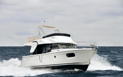 beneteau-swift-trawler-35-flybridge-bow-quarter-view.jpg