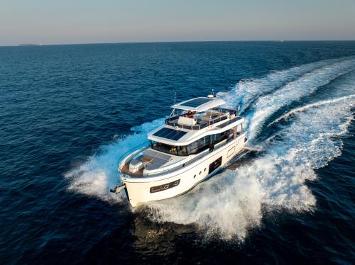 beneteau-swift-trawler-48_exterior_running_aerial_rear.jpg