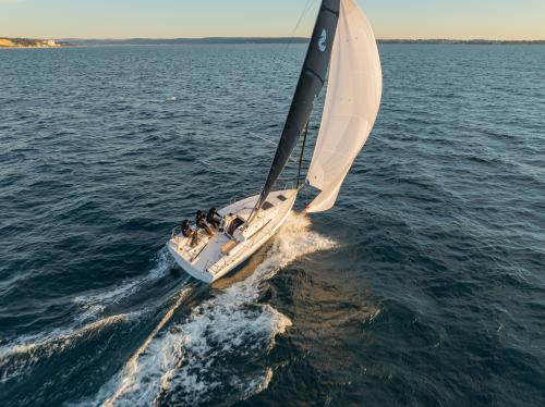 beneteau-first-30-sailing-spinnaker-side-profile-09.jpg