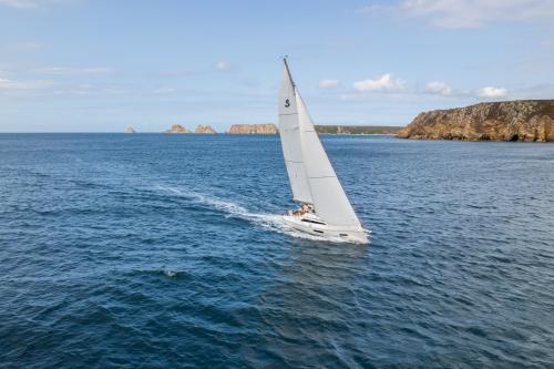 beneteau-oceanis-37-1-exterior-sailing-aerial-wide.jpg