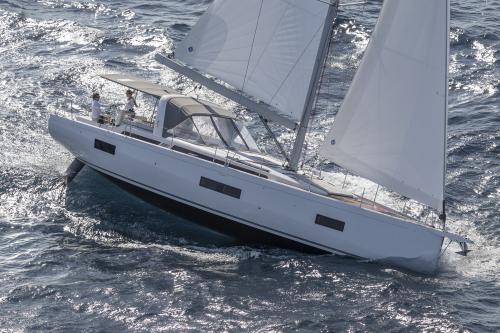 OCEANIS YACHT 54_IMAGE_EXTERIOR_RUNNING_FRANCE.jpg