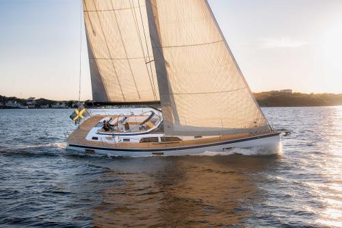 Hallberg-Rassy44MkIIsailing2495ABylund.jpg